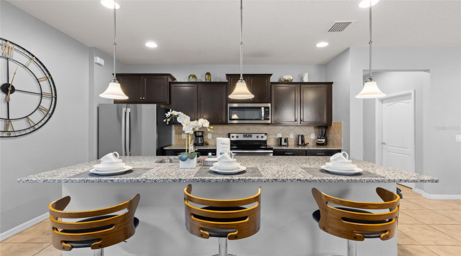 KISSIMMEE, Florida 34747, 6 Bedrooms Bedrooms, ,4 BathroomsBathrooms,Residential,For Sale,NICE,0,MFRO6415911