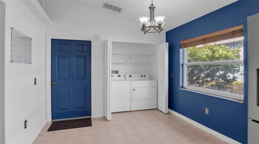 Breakfast Nook & Laundry Closet