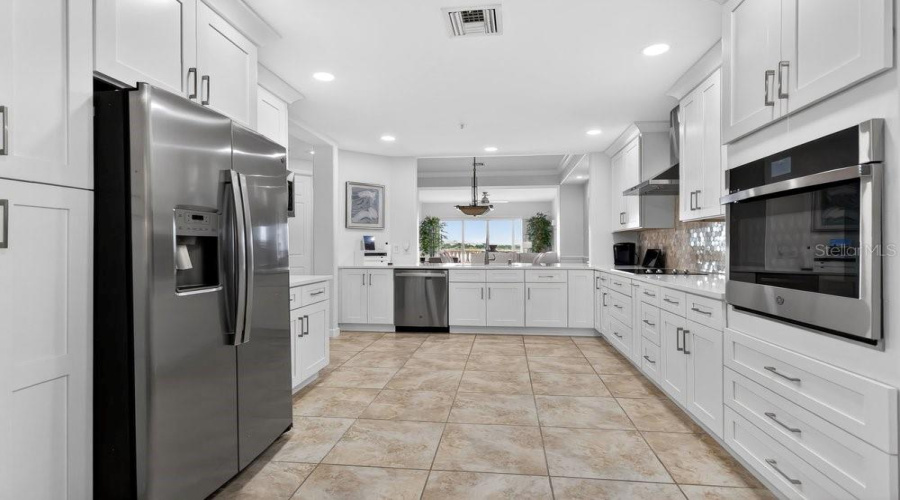 ORLANDO, Florida 32836, 2 Bedrooms Bedrooms, ,2 BathroomsBathrooms,Residential,For Sale,THE ESPLANADE,0,MFRO6415557