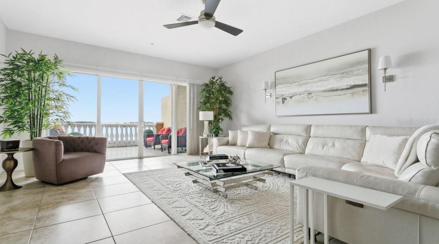 ORLANDO, Florida 32836, 2 Bedrooms Bedrooms, ,2 BathroomsBathrooms,Residential,For Sale,THE ESPLANADE,0,MFRO6415557