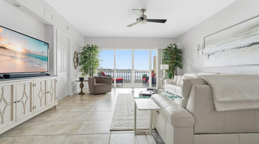 ORLANDO, Florida 32836, 2 Bedrooms Bedrooms, ,2 BathroomsBathrooms,Residential,For Sale,THE ESPLANADE,0,MFRO6415557