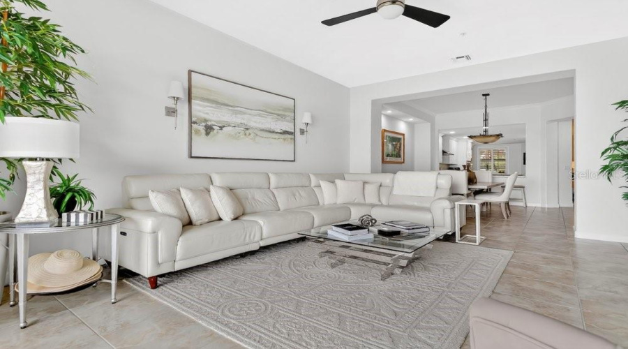 ORLANDO, Florida 32836, 2 Bedrooms Bedrooms, ,2 BathroomsBathrooms,Residential,For Sale,THE ESPLANADE,0,MFRO6415557