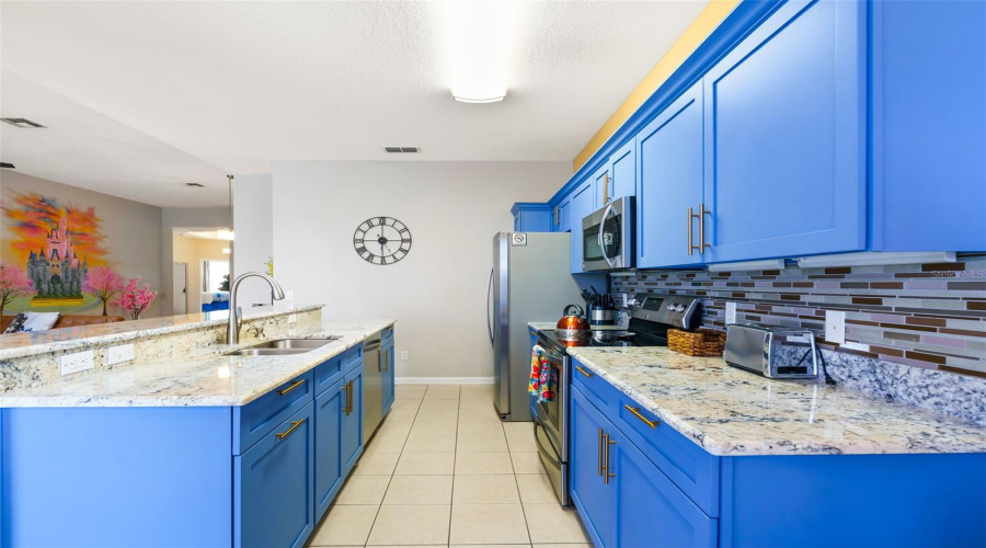 KISSIMMEE, Florida 34747, 4 Bedrooms Bedrooms, ,4 BathroomsBathrooms,Residential,For Sale,COMROW,0,MFRS5151580