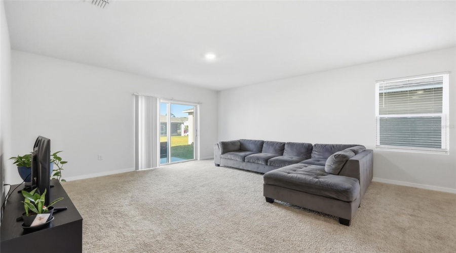 DAVENPORT, Florida 33837, 5 Bedrooms Bedrooms, ,3 BathroomsBathrooms,Residential,For Sale,CHINOY,0,MFRO6375553