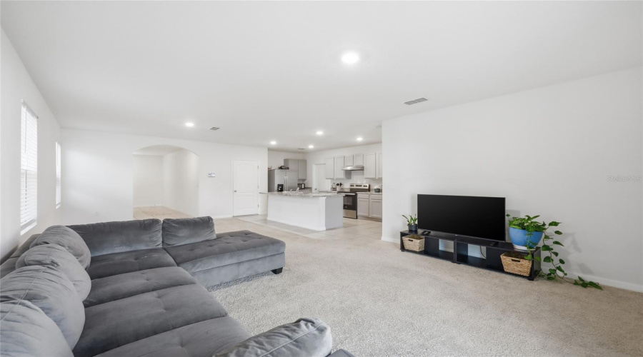 DAVENPORT, Florida 33837, 5 Bedrooms Bedrooms, ,3 BathroomsBathrooms,Residential,For Sale,CHINOY,0,MFRO6375553