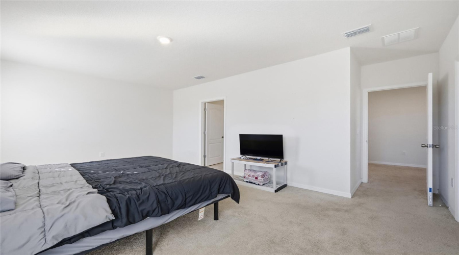 DAVENPORT, Florida 33837, 5 Bedrooms Bedrooms, ,3 BathroomsBathrooms,Residential,For Sale,CHINOY,0,MFRO6375553