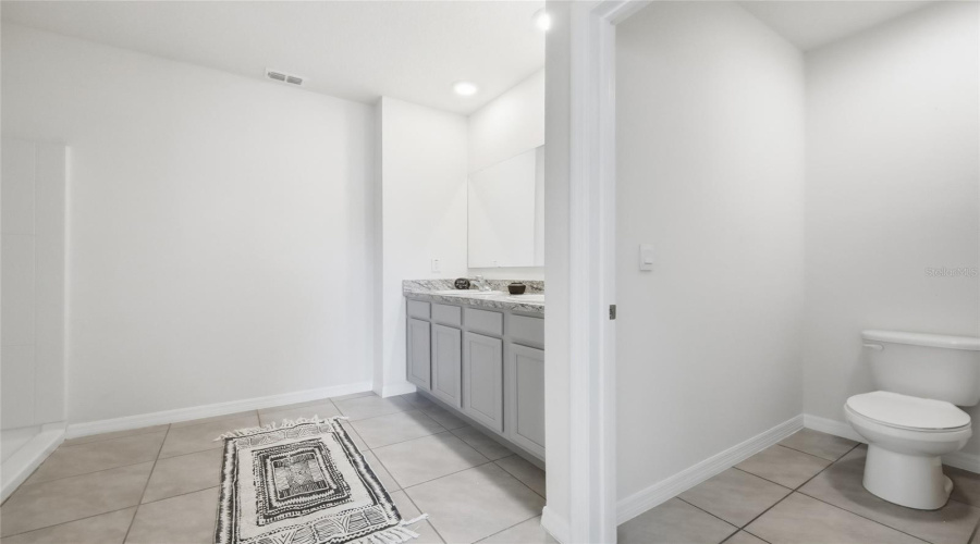 DAVENPORT, Florida 33837, 5 Bedrooms Bedrooms, ,3 BathroomsBathrooms,Residential,For Sale,CHINOY,0,MFRO6375553