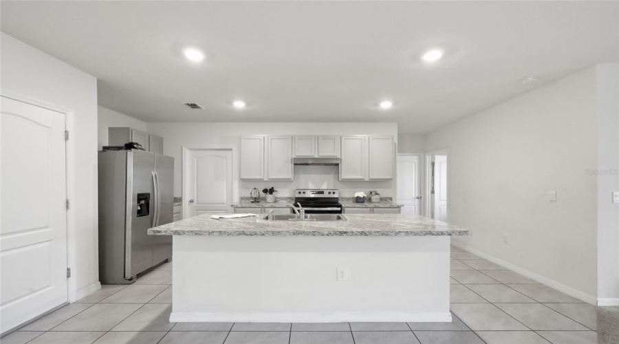 DAVENPORT, Florida 33837, 5 Bedrooms Bedrooms, ,3 BathroomsBathrooms,Residential,For Sale,CHINOY,0,MFRO6375553
