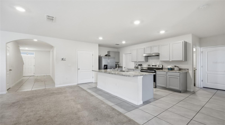 DAVENPORT, Florida 33837, 5 Bedrooms Bedrooms, ,3 BathroomsBathrooms,Residential,For Sale,CHINOY,0,MFRO6375553