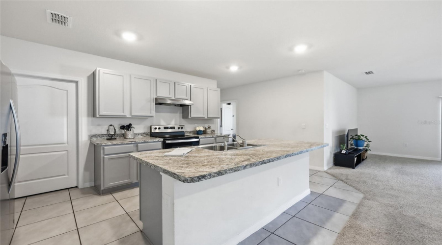 DAVENPORT, Florida 33837, 5 Bedrooms Bedrooms, ,3 BathroomsBathrooms,Residential,For Sale,CHINOY,0,MFRO6375553