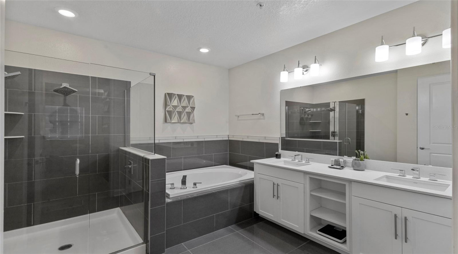 KISSIMMEE, Florida 34746, 4 Bedrooms Bedrooms, ,3 BathroomsBathrooms,Residential,For Sale,CLOCK TOWER,0,MFRO6373249