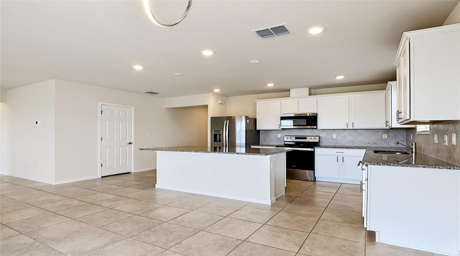 DAVENPORT, Florida 33837, 4 Bedrooms Bedrooms, ,2 BathroomsBathrooms,Residential,For Sale,ASPEN,0,MFRO6416238
