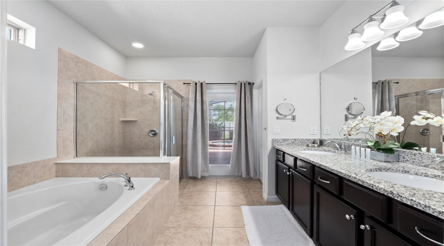 KISSIMMEE, Florida 34747, 8 Bedrooms Bedrooms, ,6 BathroomsBathrooms,Residential,For Sale,RHODES,0,MFRS5151659
