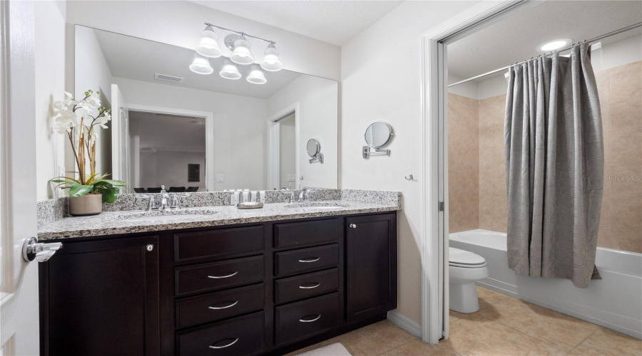 KISSIMMEE, Florida 34747, 8 Bedrooms Bedrooms, ,6 BathroomsBathrooms,Residential,For Sale,RHODES,0,MFRS5151659