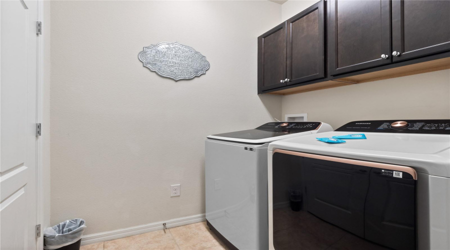 KISSIMMEE, Florida 34747, 8 Bedrooms Bedrooms, ,6 BathroomsBathrooms,Residential,For Sale,RHODES,0,MFRS5151659
