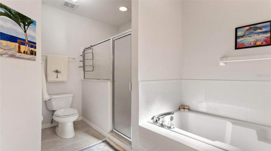 Primary en suite bathroom