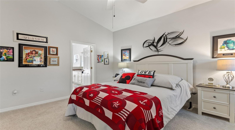 Primary en suite bedroom