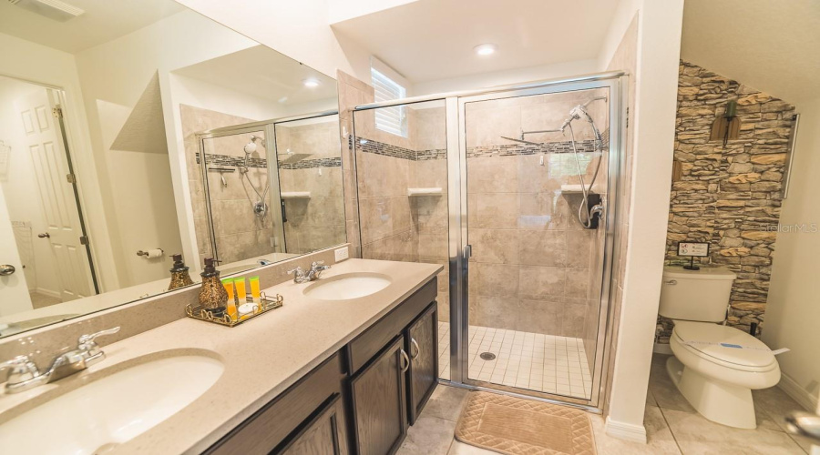 KISSIMMEE, Florida 34747, 5 Bedrooms Bedrooms, ,4 BathroomsBathrooms,Residential,For Sale,AMELIA DOWNS,0,MFRO6415120