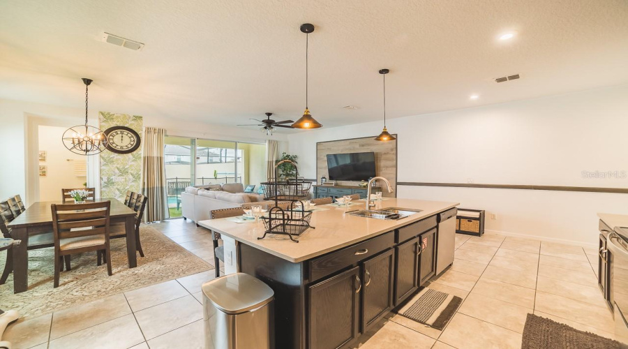 KISSIMMEE, Florida 34747, 5 Bedrooms Bedrooms, ,4 BathroomsBathrooms,Residential,For Sale,AMELIA DOWNS,0,MFRO6415120