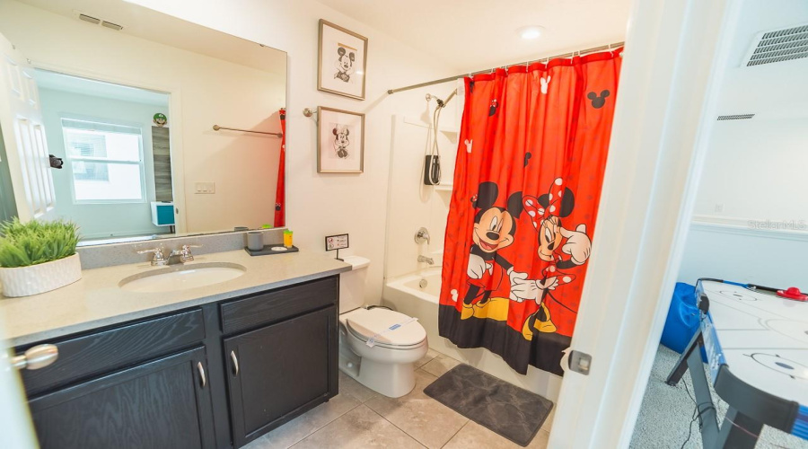 KISSIMMEE, Florida 34747, 5 Bedrooms Bedrooms, ,4 BathroomsBathrooms,Residential,For Sale,AMELIA DOWNS,0,MFRO6415120
