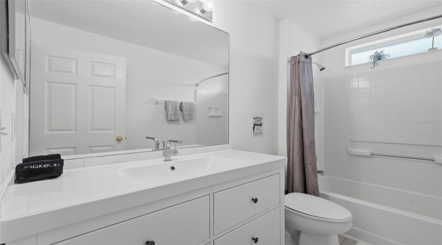 KISSIMMEE, Florida 34746, 4 Bedrooms Bedrooms, ,2 BathroomsBathrooms,Residential,For Sale,BAREFOOT BEACH,0,MFRO6415529