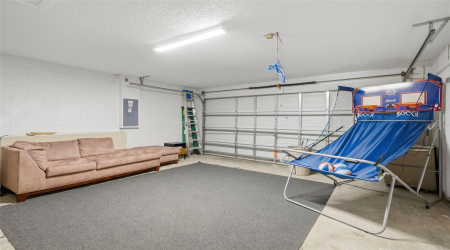 KISSIMMEE, Florida 34746, 4 Bedrooms Bedrooms, ,2 BathroomsBathrooms,Residential,For Sale,BAREFOOT BEACH,0,MFRO6415529