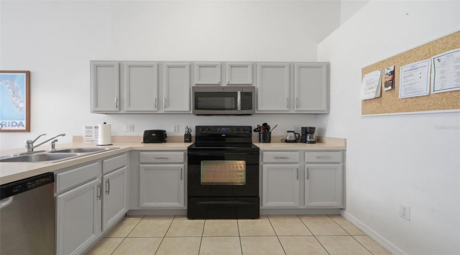 KISSIMMEE, Florida 34746, 4 Bedrooms Bedrooms, ,2 BathroomsBathrooms,Residential,For Sale,BAREFOOT BEACH,0,MFRO6415529