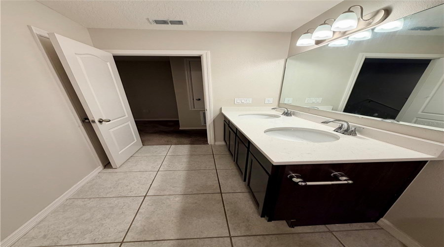 KISSIMMEE, Florida 34746, 3 Bedrooms Bedrooms, ,2 BathroomsBathrooms,Residential,For Sale,CORAL CASTLE,0,MFRS5151793