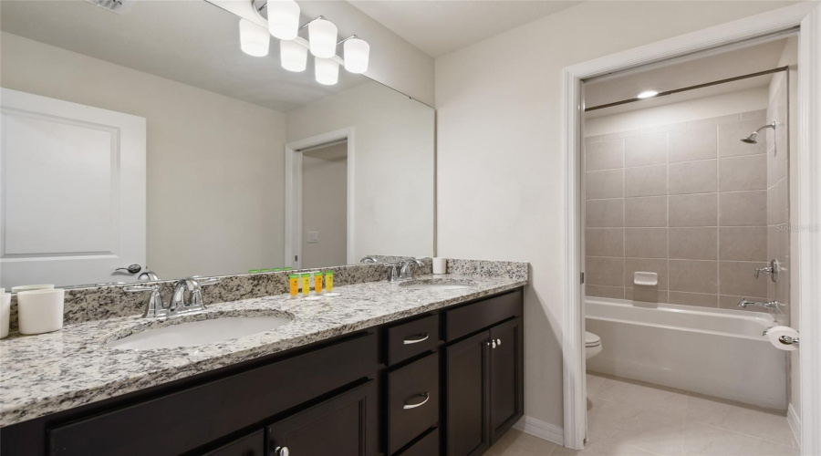 DAVENPORT, Florida 33897, 7 Bedrooms Bedrooms, ,5 BathroomsBathrooms,Residential,For Sale,LANA,0,MFRO6416221