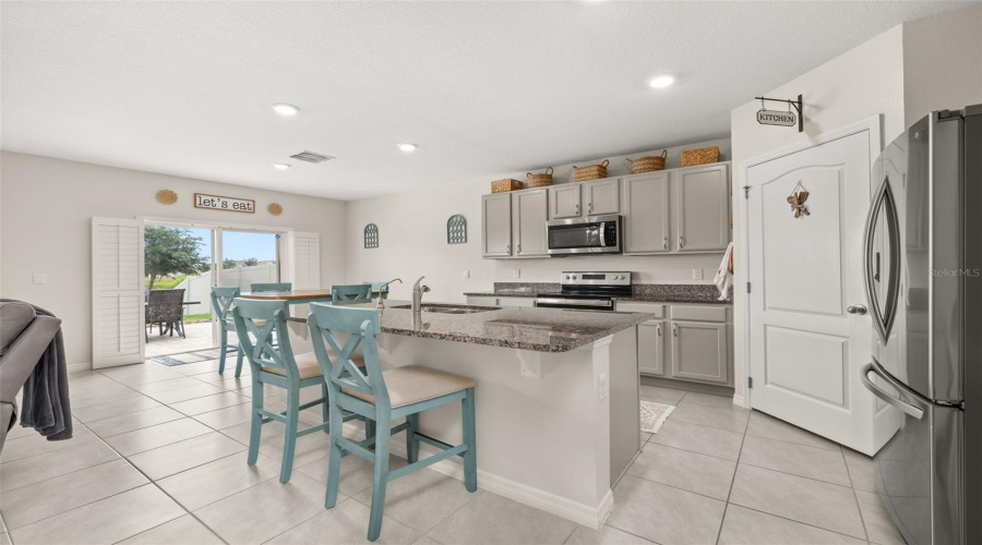 DAVENPORT, Florida 33837, 5 Bedrooms Bedrooms, ,3 BathroomsBathrooms,Residential,For Sale,RED HILL,0,MFRA4696834
