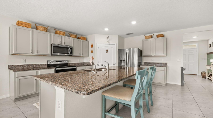 DAVENPORT, Florida 33837, 5 Bedrooms Bedrooms, ,3 BathroomsBathrooms,Residential,For Sale,RED HILL,0,MFRA4696834