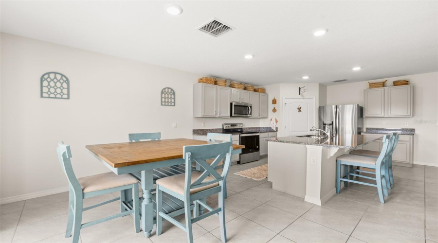 DAVENPORT, Florida 33837, 5 Bedrooms Bedrooms, ,3 BathroomsBathrooms,Residential,For Sale,RED HILL,0,MFRA4696834