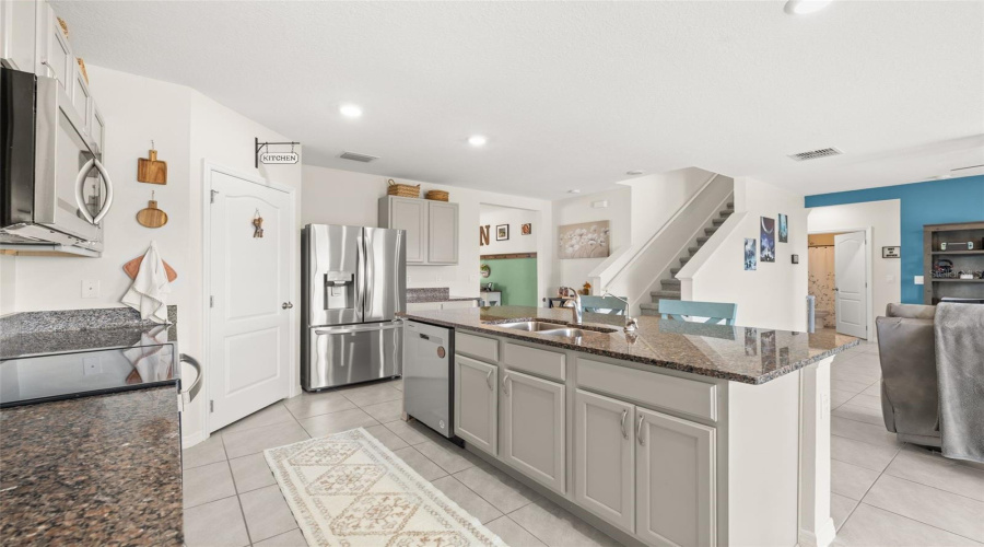 DAVENPORT, Florida 33837, 5 Bedrooms Bedrooms, ,3 BathroomsBathrooms,Residential,For Sale,RED HILL,0,MFRA4696834