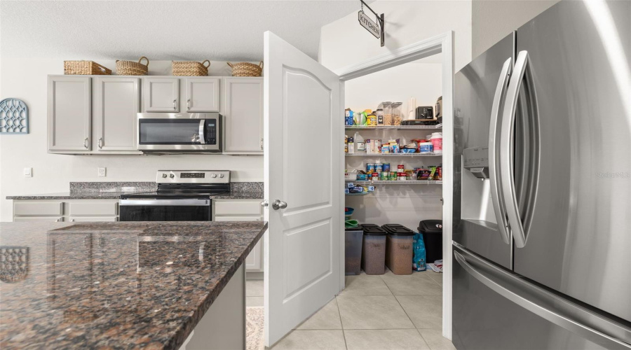 DAVENPORT, Florida 33837, 5 Bedrooms Bedrooms, ,3 BathroomsBathrooms,Residential,For Sale,RED HILL,0,MFRA4696834