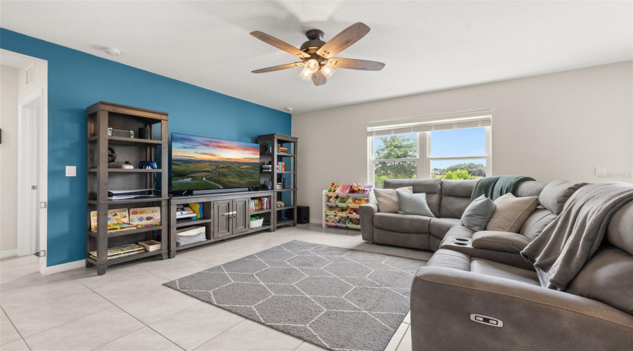DAVENPORT, Florida 33837, 5 Bedrooms Bedrooms, ,3 BathroomsBathrooms,Residential,For Sale,RED HILL,0,MFRA4696834