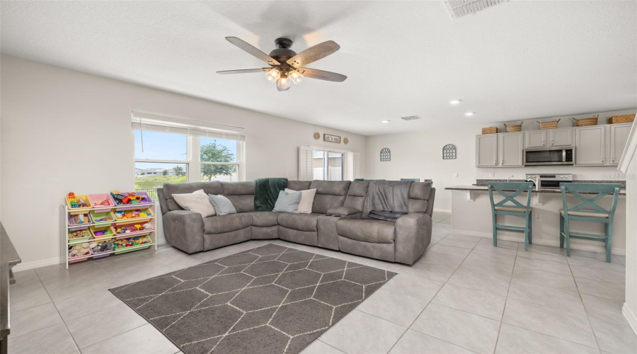 DAVENPORT, Florida 33837, 5 Bedrooms Bedrooms, ,3 BathroomsBathrooms,Residential,For Sale,RED HILL,0,MFRA4696834