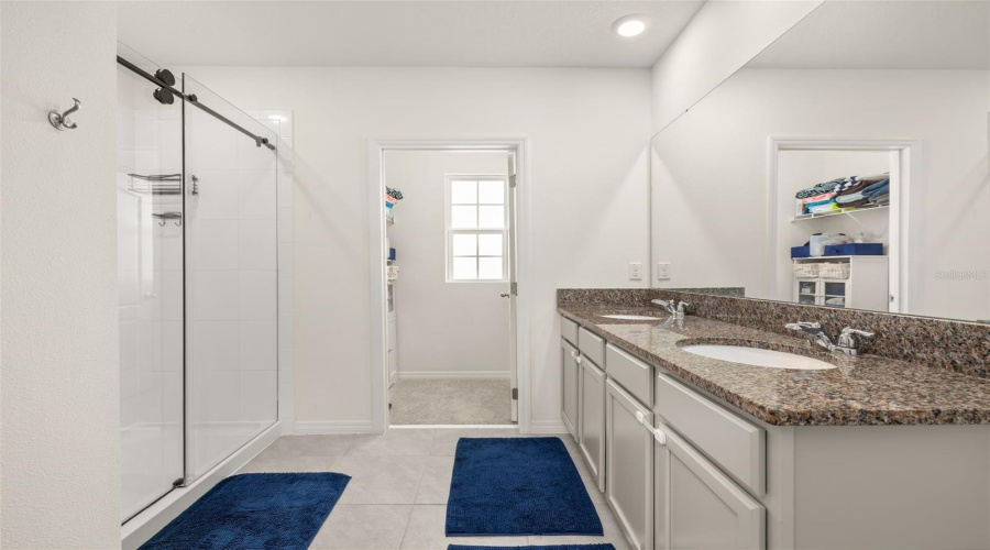 DAVENPORT, Florida 33837, 5 Bedrooms Bedrooms, ,3 BathroomsBathrooms,Residential,For Sale,RED HILL,0,MFRA4696834