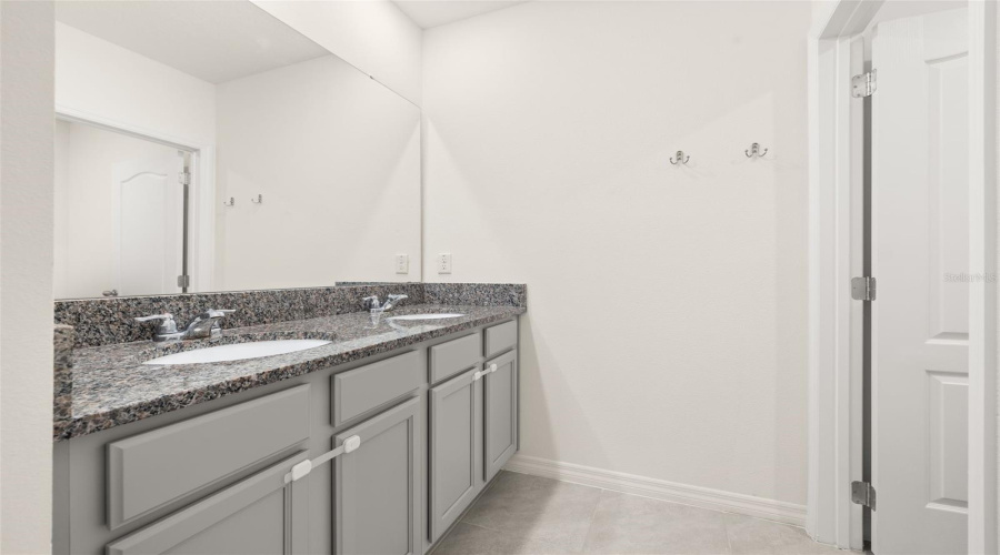 DAVENPORT, Florida 33837, 5 Bedrooms Bedrooms, ,3 BathroomsBathrooms,Residential,For Sale,RED HILL,0,MFRA4696834