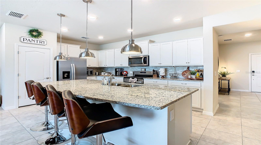 DAVENPORT, Florida 33837, 5 Bedrooms Bedrooms, ,4 BathroomsBathrooms,Residential,For Sale,OAK SPRING,0,MFRA4696829