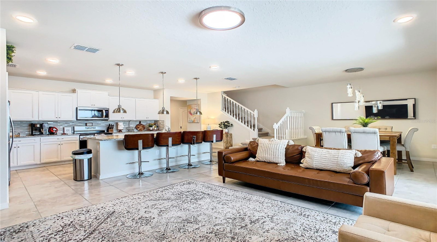 DAVENPORT, Florida 33837, 5 Bedrooms Bedrooms, ,4 BathroomsBathrooms,Residential,For Sale,OAK SPRING,0,MFRA4696829