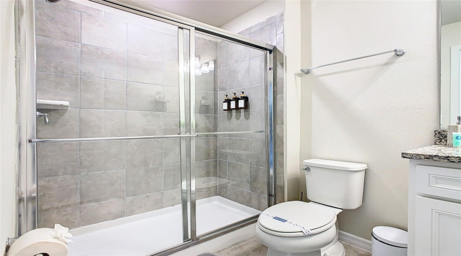 DAVENPORT, Florida 33837, 5 Bedrooms Bedrooms, ,4 BathroomsBathrooms,Residential,For Sale,OAK SPRING,0,MFRA4696829
