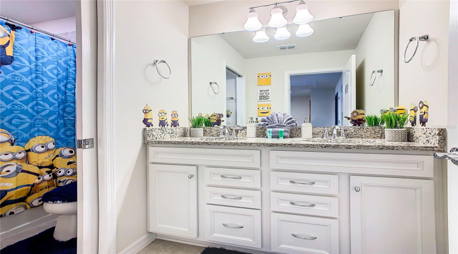 DAVENPORT, Florida 33837, 5 Bedrooms Bedrooms, ,4 BathroomsBathrooms,Residential,For Sale,OAK SPRING,0,MFRA4696829