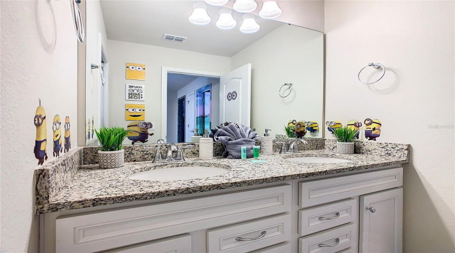 DAVENPORT, Florida 33837, 5 Bedrooms Bedrooms, ,4 BathroomsBathrooms,Residential,For Sale,OAK SPRING,0,MFRA4696829