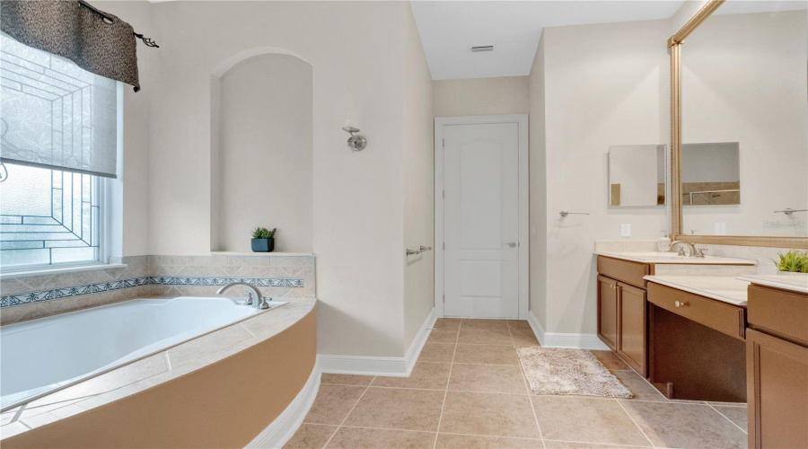 ORLANDO, Florida 32836, 4 Bedrooms Bedrooms, ,3 BathroomsBathrooms,Residential,For Sale,ALDENDALE,0,MFRO6415686