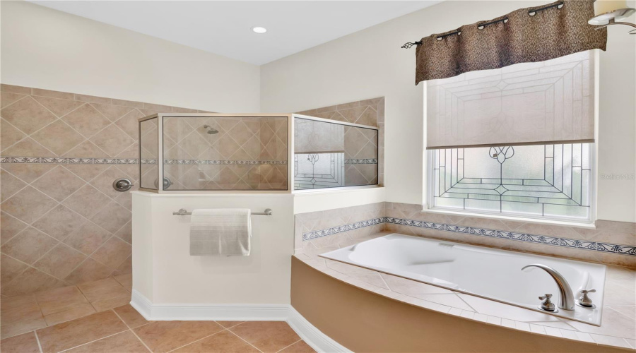 ORLANDO, Florida 32836, 4 Bedrooms Bedrooms, ,3 BathroomsBathrooms,Residential,For Sale,ALDENDALE,0,MFRO6415686
