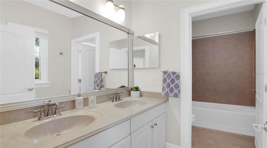 ORLANDO, Florida 32836, 4 Bedrooms Bedrooms, ,3 BathroomsBathrooms,Residential,For Sale,ALDENDALE,0,MFRO6415686
