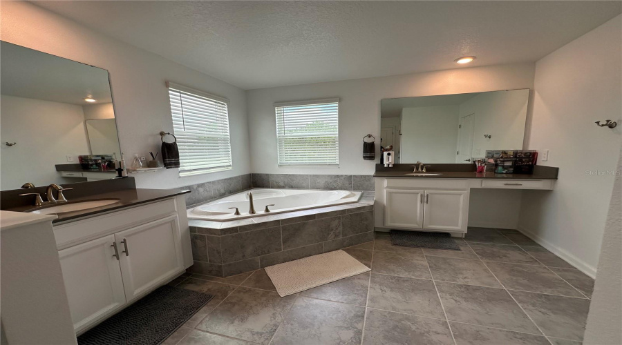 DAVENPORT, Florida 33837, 5 Bedrooms Bedrooms, ,3 BathroomsBathrooms,Residential,For Sale,CAMDEN,0,MFRS5151617