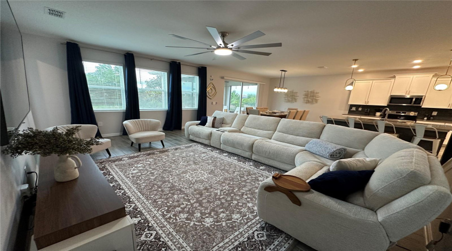 DAVENPORT, Florida 33837, 5 Bedrooms Bedrooms, ,3 BathroomsBathrooms,Residential,For Sale,CAMDEN,0,MFRS5151617