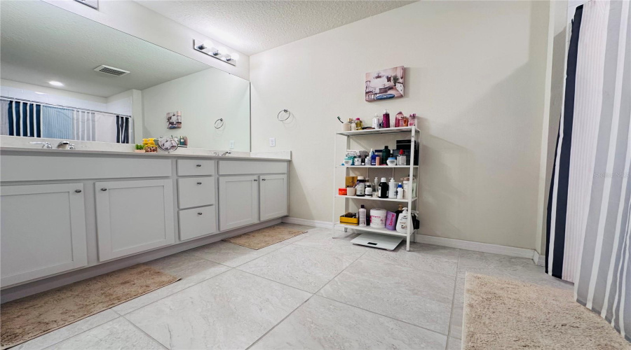 KISSIMMEE, Florida 34746, 3 Bedrooms Bedrooms, ,2 BathroomsBathrooms,Residential,For Sale,SPARKLING SHELL,0,MFRS5139636