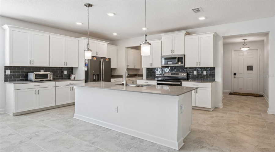 DAVENPORT, Florida 33896, 5 Bedrooms Bedrooms, ,4 BathroomsBathrooms,Residential,For Sale,OLYMPIC CLUB,0,MFRS5142329